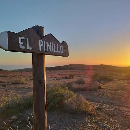 Canarian With Pool 27c, Lovely Patio And Parking *