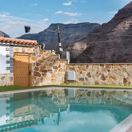 Canarian With Pool 27c, Lovely Patio And Parking Villa