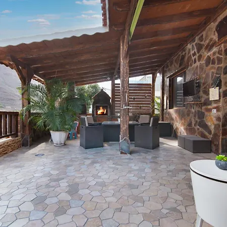 Canarian With Pool 27c, Lovely Patio And Parking Villa Mogan