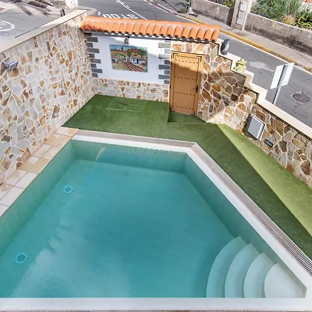 Canarian With Pool 27c, Lovely Patio And Parking